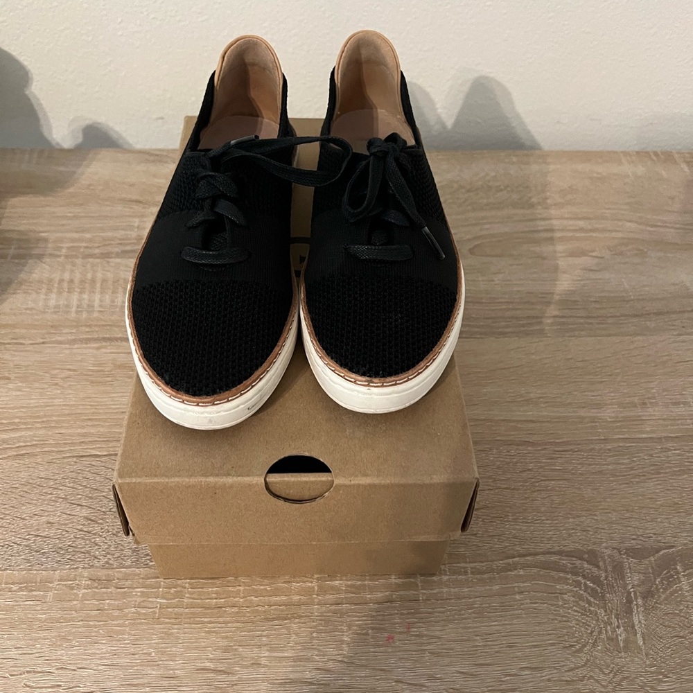 Ugg shoes.. only worn once